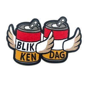 Blikkendag Oeteldonk embleem met twee blikken met vleugels van 7 x 5 cm op carnavalsjas