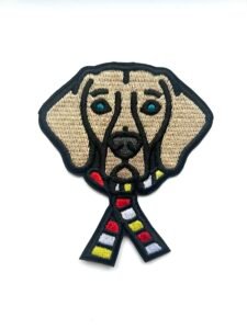 Oetelhond grijs Oeteldonk embleem van 10 x 7 cm op carnavalsjas