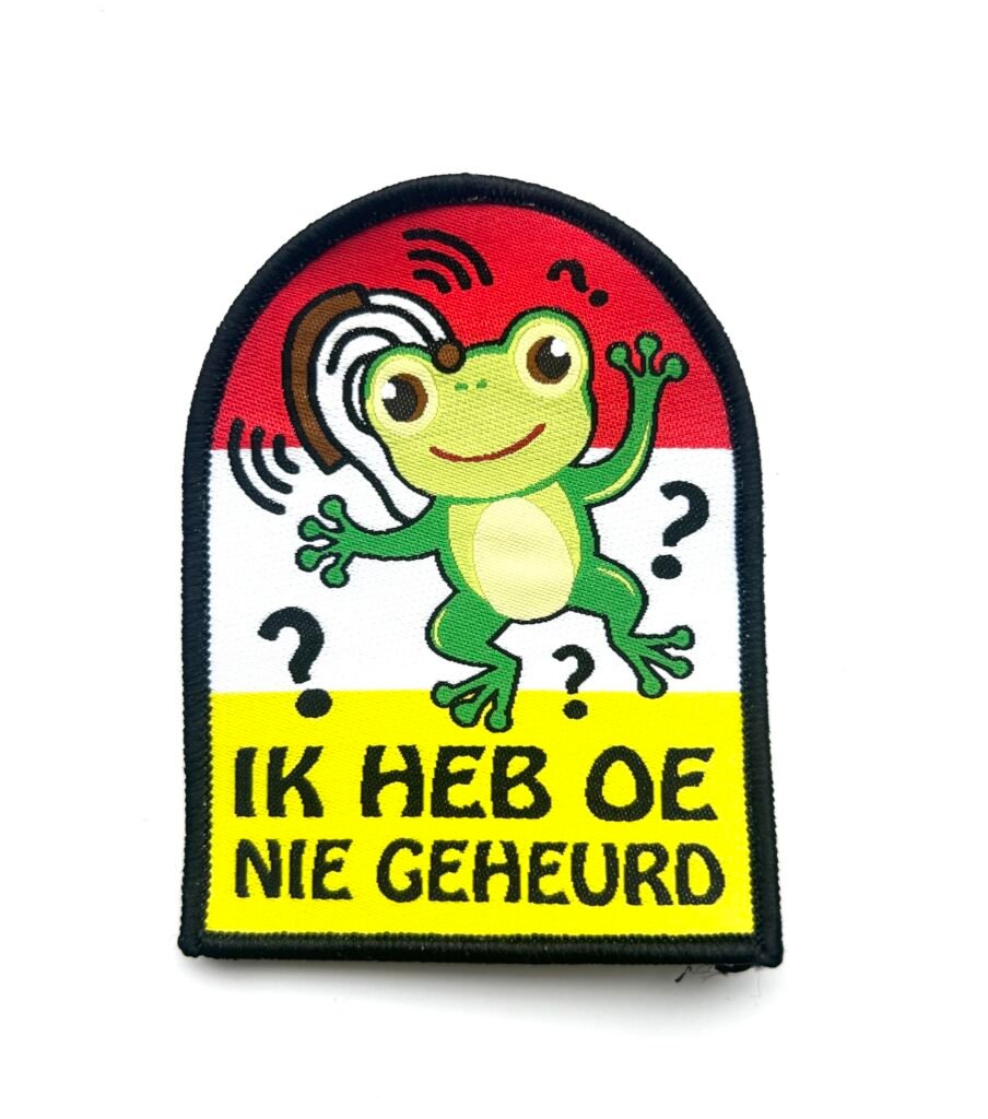 Ik heb oe nie geheurd Oeteldonk embleem met kikker met gehoorapparaat van 10 x 7 cm op carnavalsjas