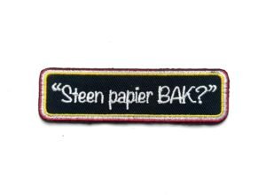 Steen Papier BAK Oeteldonk quote embleem van 8 x 2,2 cm op carnavalsjas