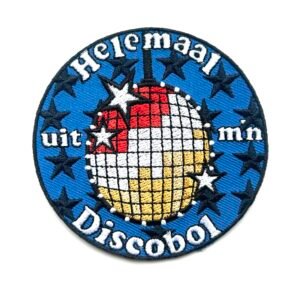 Helemaal uit mijn discobol Oeteldonk embleem van 8 x 8 cm