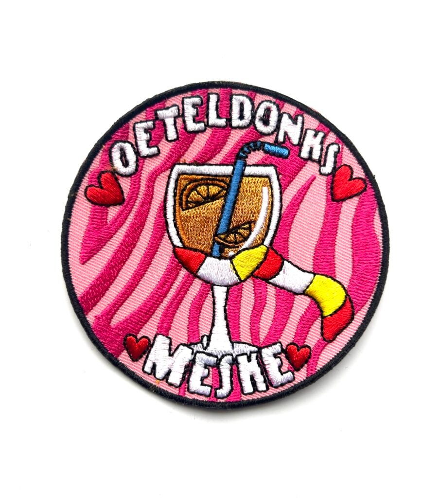 Aperol meske Oeteldonk embleem van 8 x 8 cm op carnavalsjas