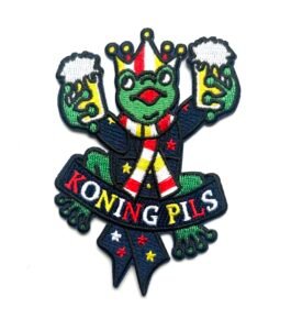 Koning Pils Oeteldonk embleem van 10 x 7 cm op carnavalsjas