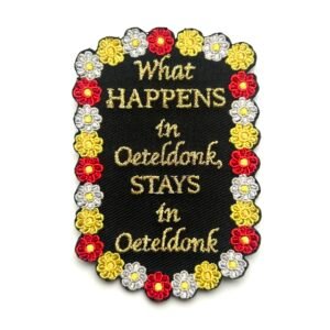 What happens in Oeteldonk stays in Oeteldonk embleem van 9 x 6 cm op carnavalsjas