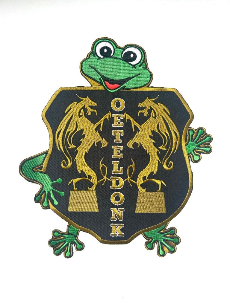 Zwart Oeteldonk rugembleem van 30 x 26,5 cm op carnavalsjas