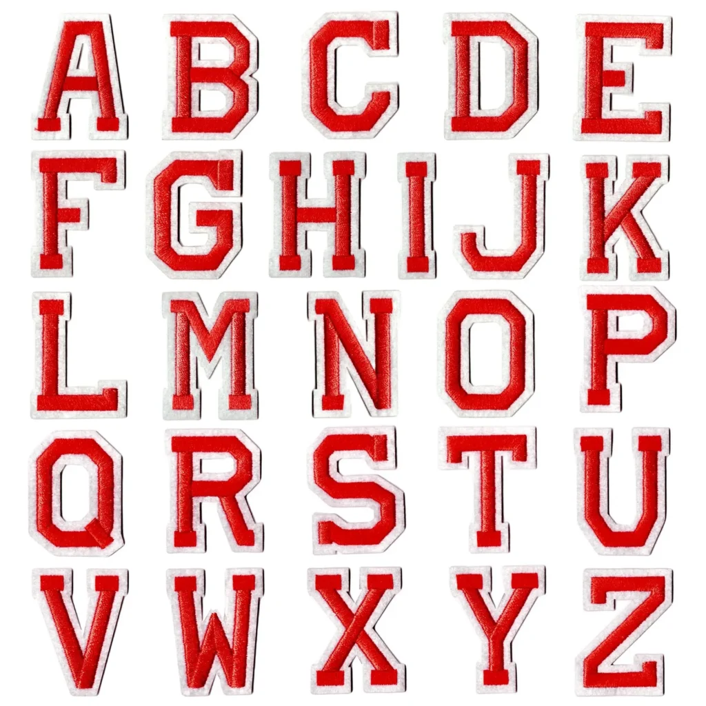 Geborduurde letter emblemen rood A t/m Z, 5 cm
